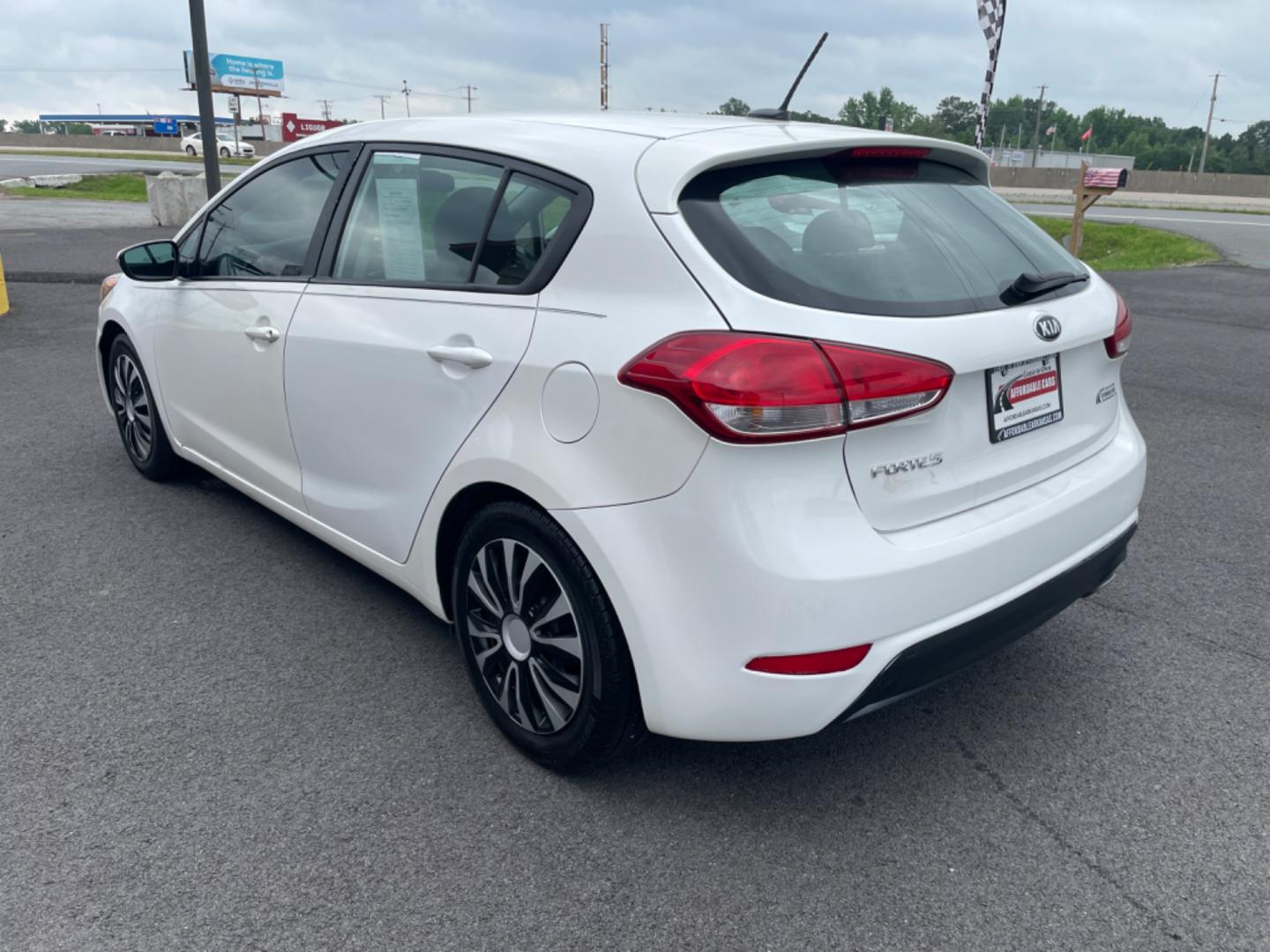 2016 White Kia Forte5 (KNAFK5A86G5) with an 4-Cyl, GDI, 2.0 Liter engine, Auto, 6-Spd w/Sportmatic and Active ECO System transmission, located at 8008 Warden Rd, Sherwood, AR, 72120, (501) 801-6100, 34.830078, -92.186684 - Photo#5